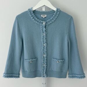 CHANEL 25S LIGHT BLUE CASHMERE EMBELLISHED CC BUTTON CARDIGAN SIZE FR 36 / US 4